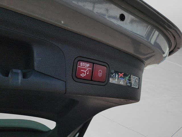 Used 2025 Mercedes-Benz GLE 450e 4MATIC w/ Winter Package image 10