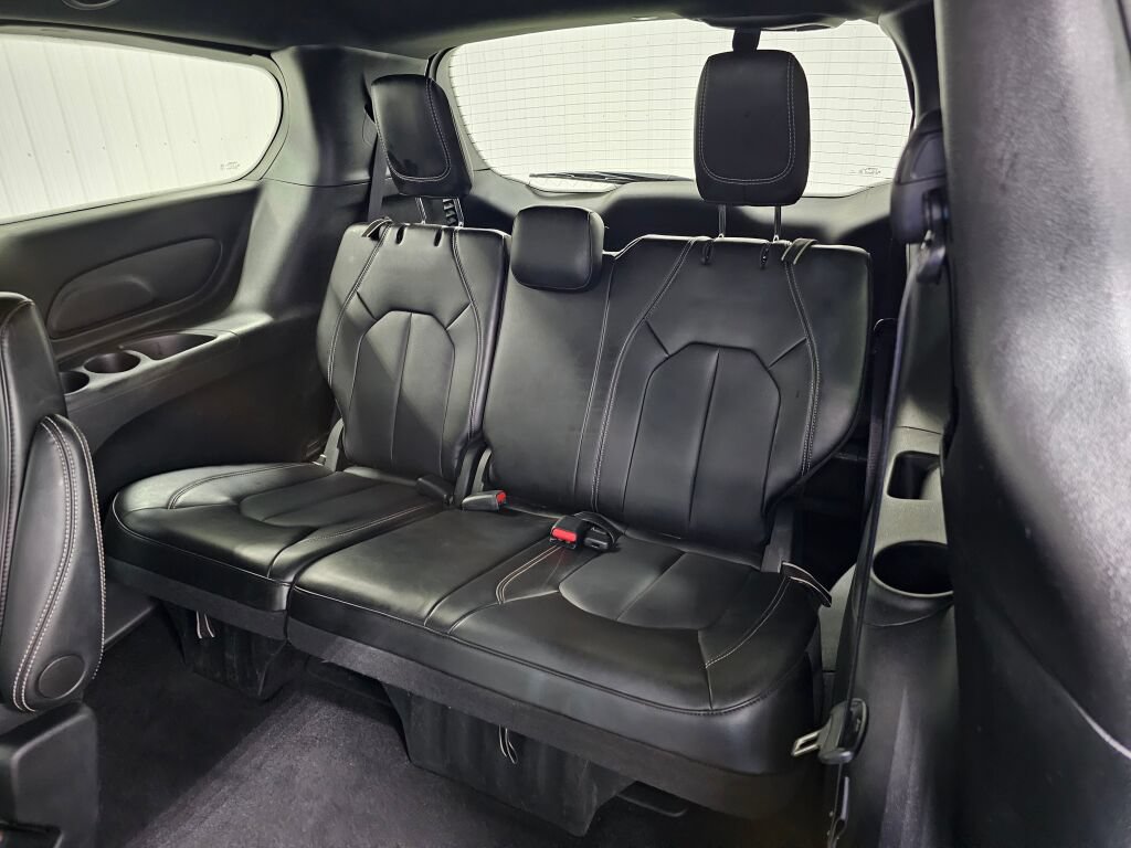 Used 2025 Chrysler Pacifica Select FWD image 13