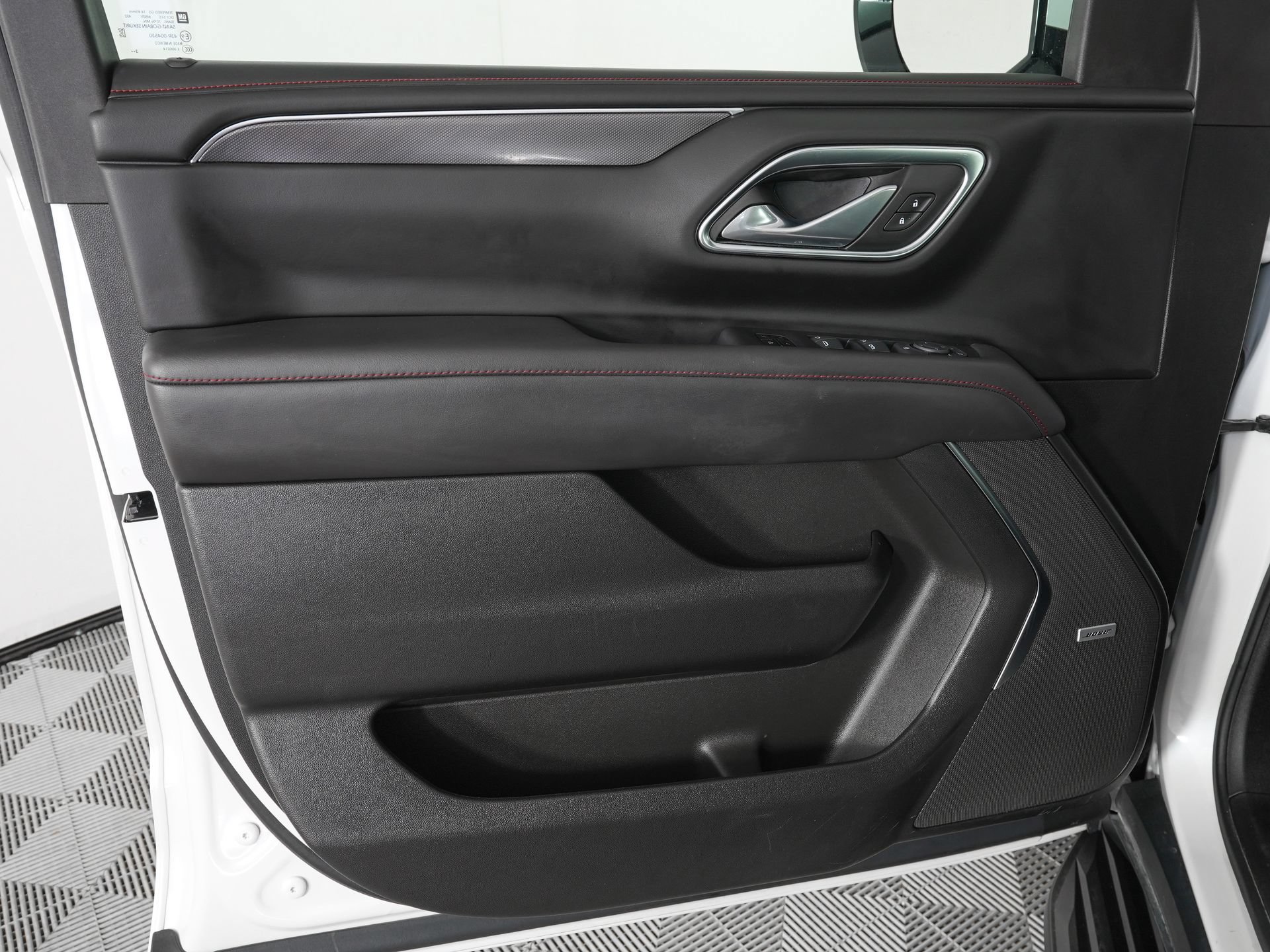 Used 2024 Chevrolet Suburban RST RWD image 15