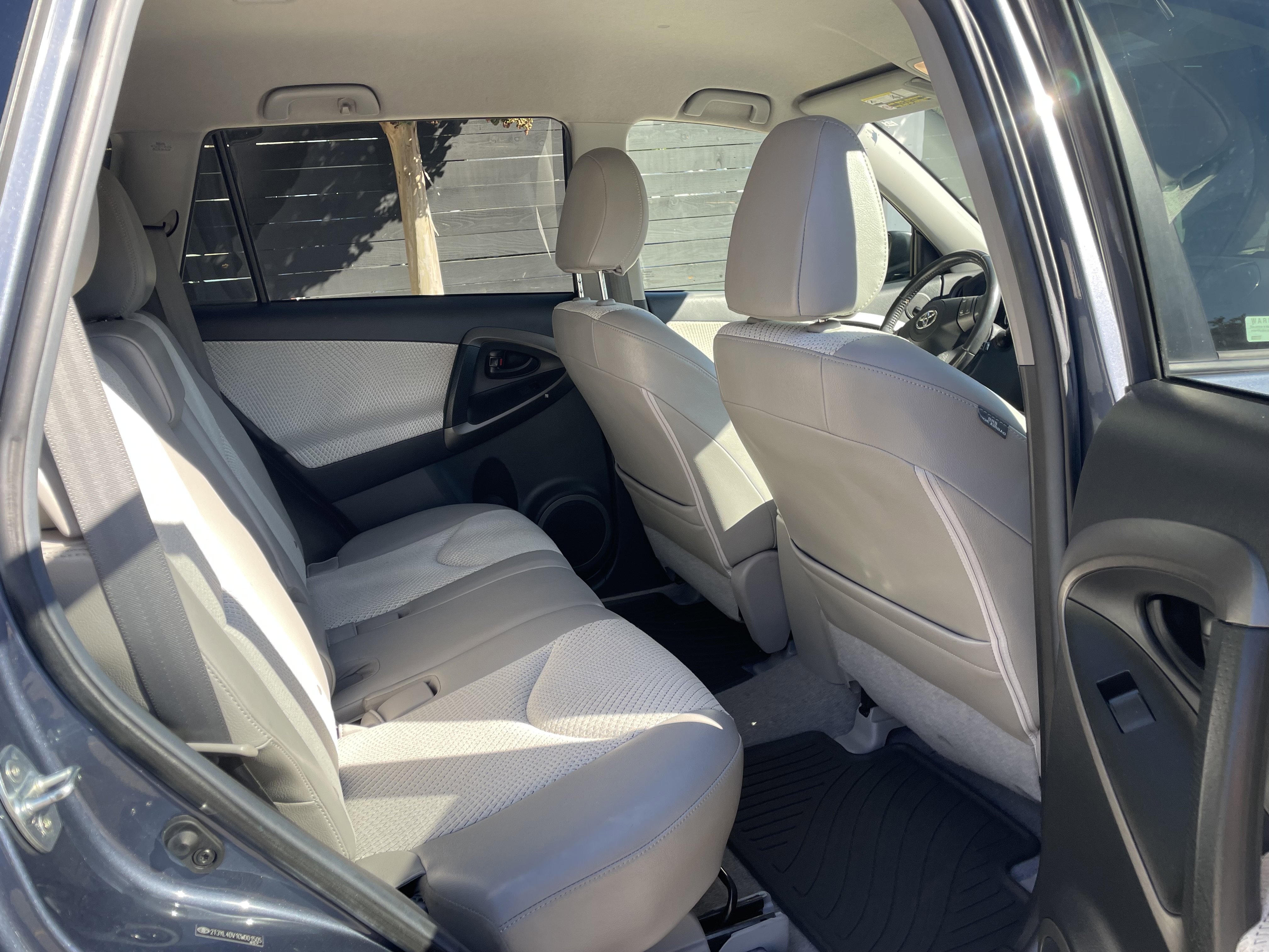 Used 2012 Toyota RAV4 EV image 5