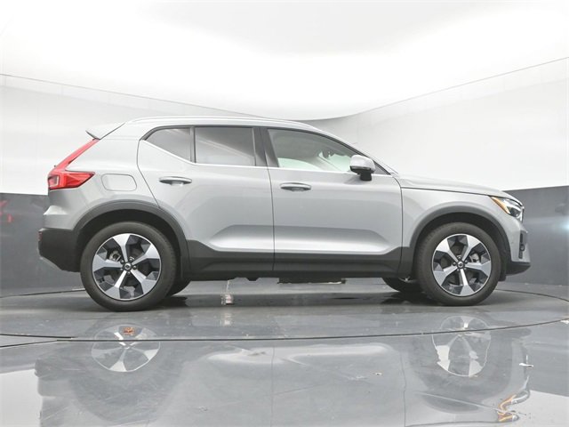 Used 2024 Volvo XC40 B5 Plus image 42