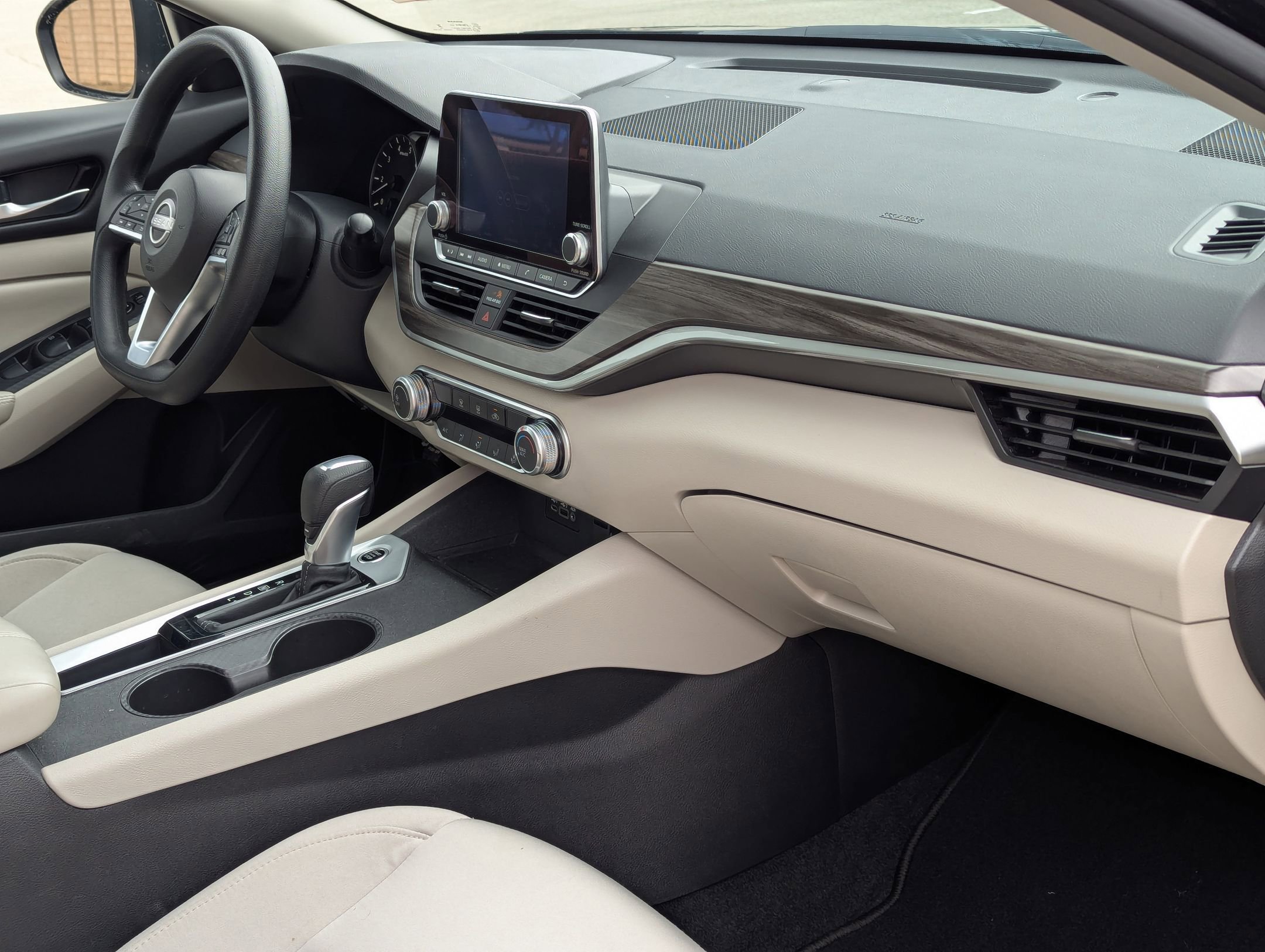 Used 2025 Nissan Altima 2.5 SV image 29