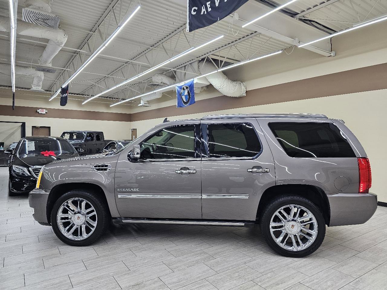 Used 2014 Cadillac Escalade Platinum AWD/4WD image 9