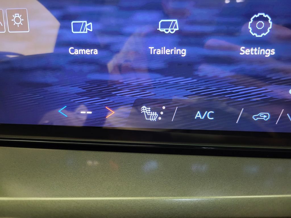 New 2026 Chevrolet Traverse LT w/ Midnight/Sport Edition image 12