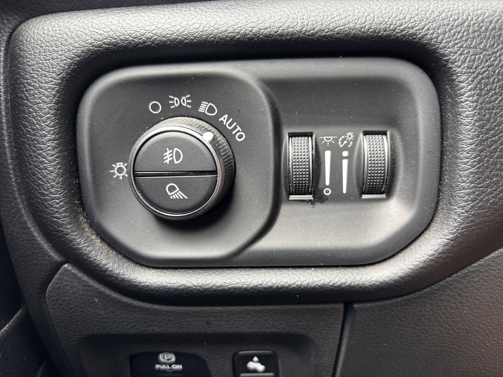 Used 2019 RAM 1500 Big Horn AWD/4WD image 25