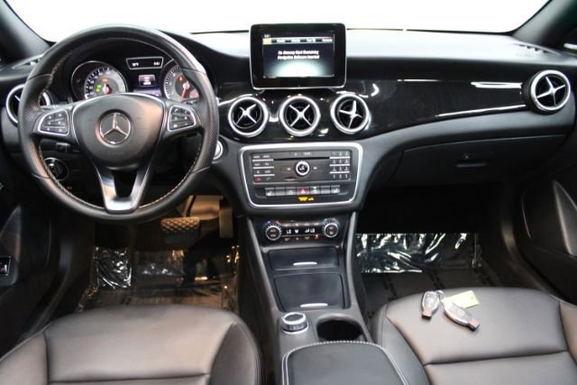 Used 2015 Mercedes-Benz CLA 250 4MATIC image 2