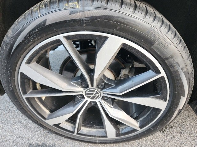 Used 2024 Volkswagen Tiguan SEL R-Line image 8