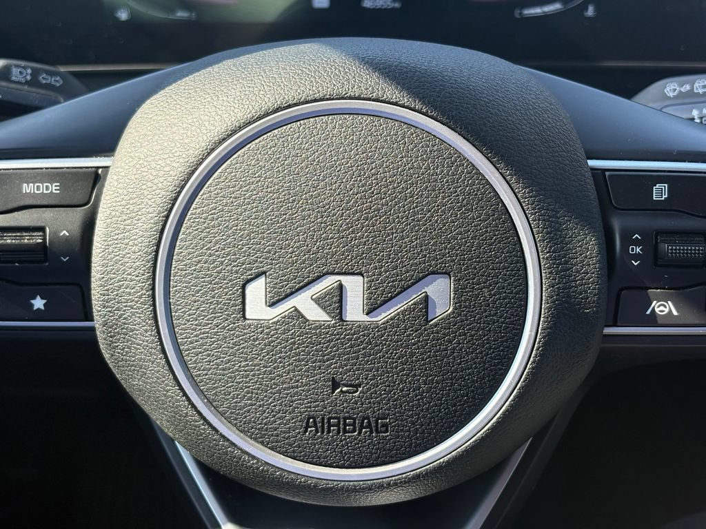 Used 2025 Kia Sportage EX FWD image 21