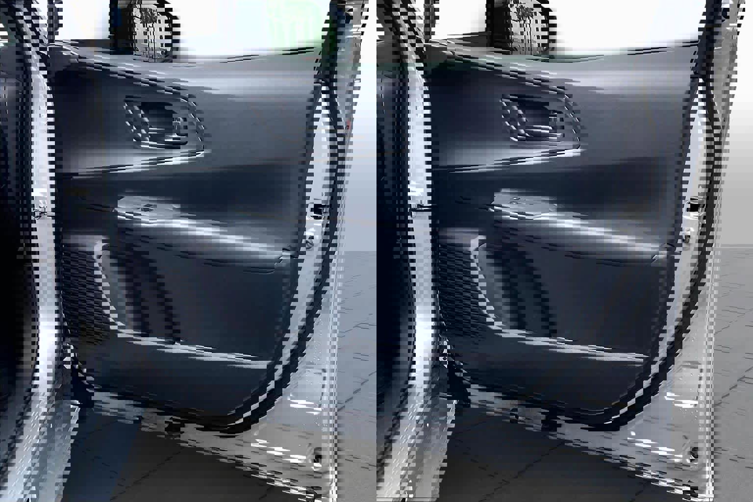 Used 2025 Toyota Prius Plug-In Hybrid image 22