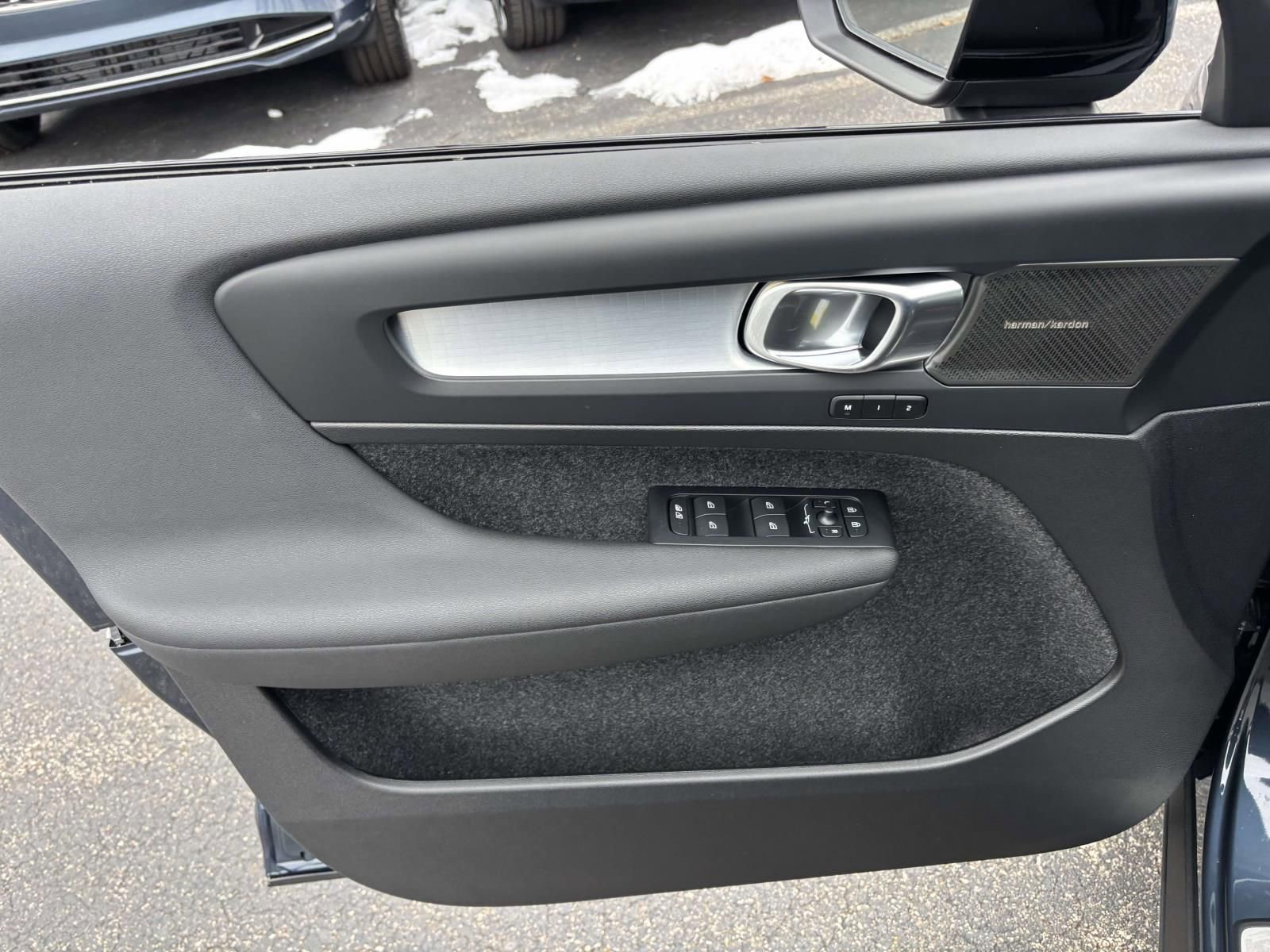 New 2026 Volvo XC40 B5 Ultra w/ Protection Package Premier image 11