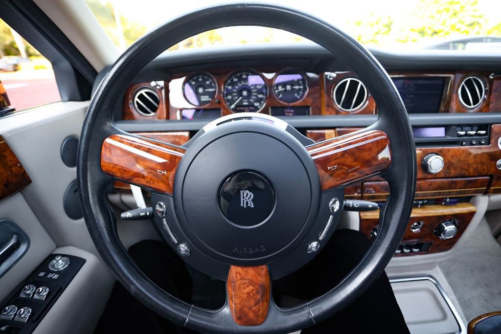 Used 2005 Rolls-Royce Phantom Sedan image 26
