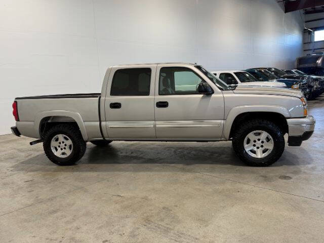 Used 2006 Chevrolet Silverado 1500 LT w/ Onstar Plus Package AWD/4WD image 7