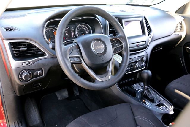 Used 2021 Jeep Cherokee Latitude FWD image 9