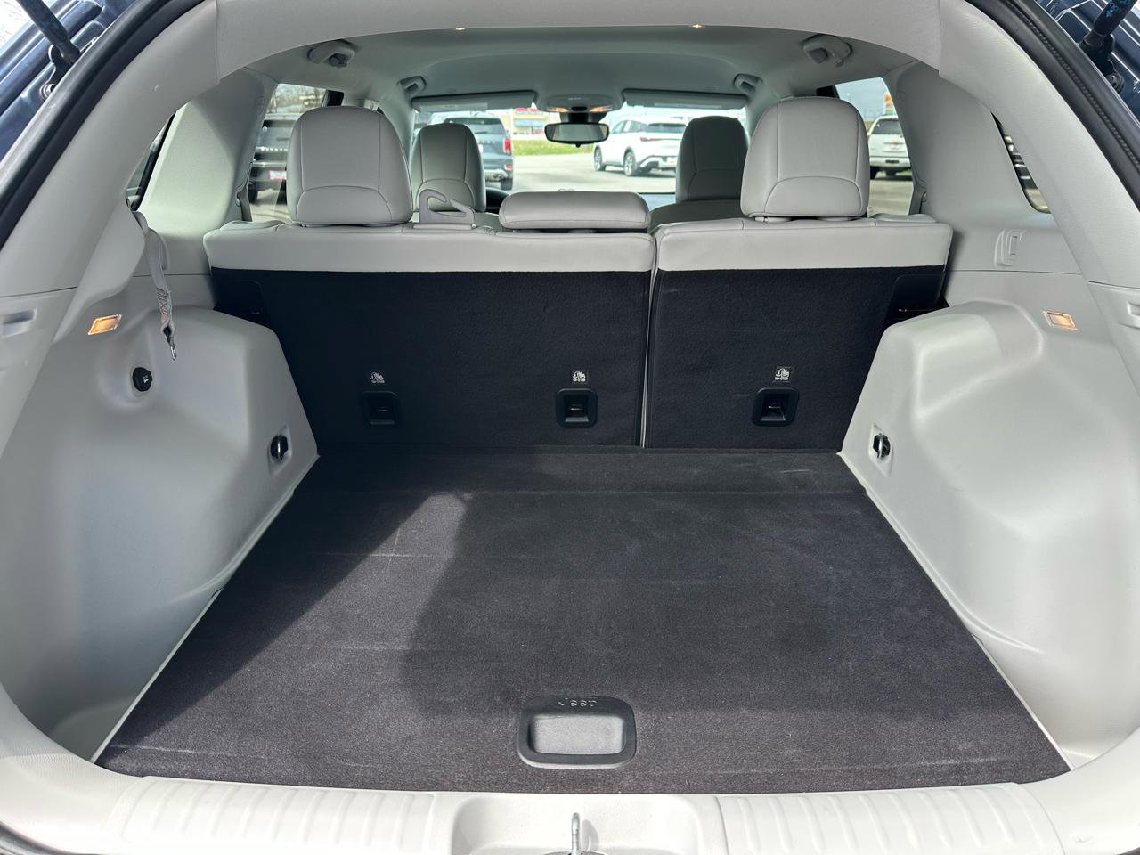 Used 2021 Jeep Cherokee Latitude Plus image 17