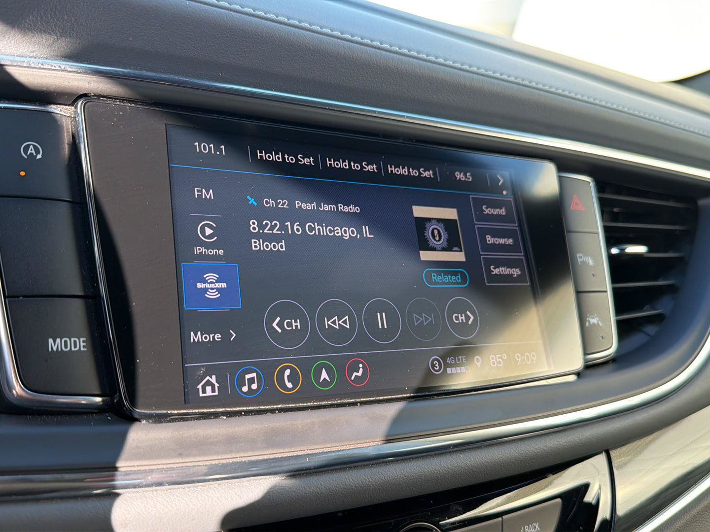 Used 2022 Buick Enclave Premium w/ LPO, Touring Package FWD image 25