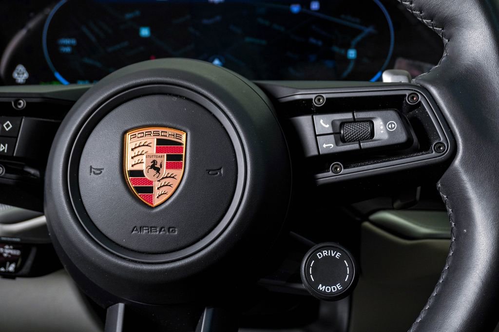 Certified 2025 Porsche Cayenne image 18