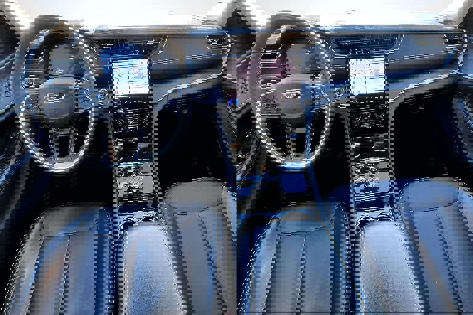 Used 2023 Jeep Grand Cherokee L Limited image 10