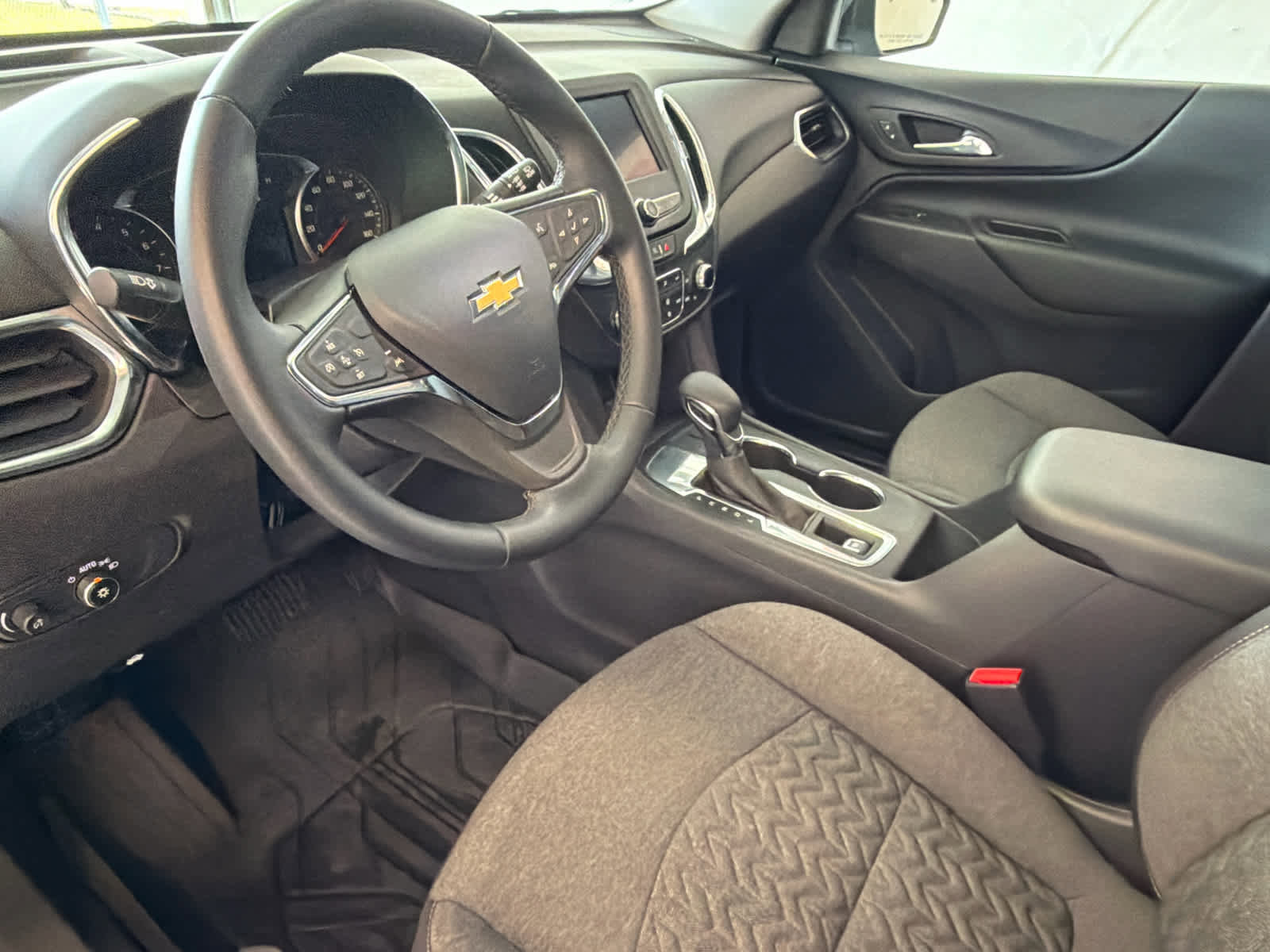 Used 2024 Chevrolet Equinox LT w/ LPO, Floor Liner Package FWD image 16
