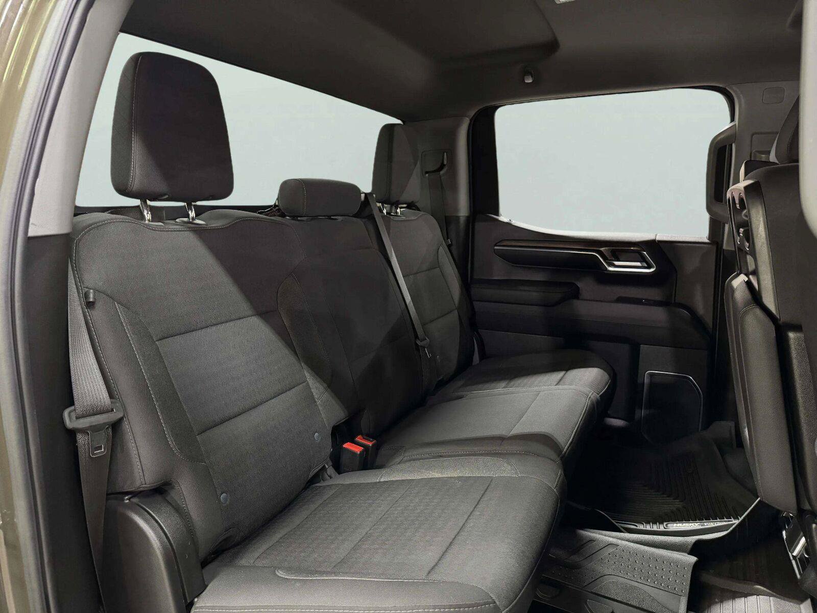Used 2023 Chevrolet Silverado 1500 LT AWD/4WD image 40