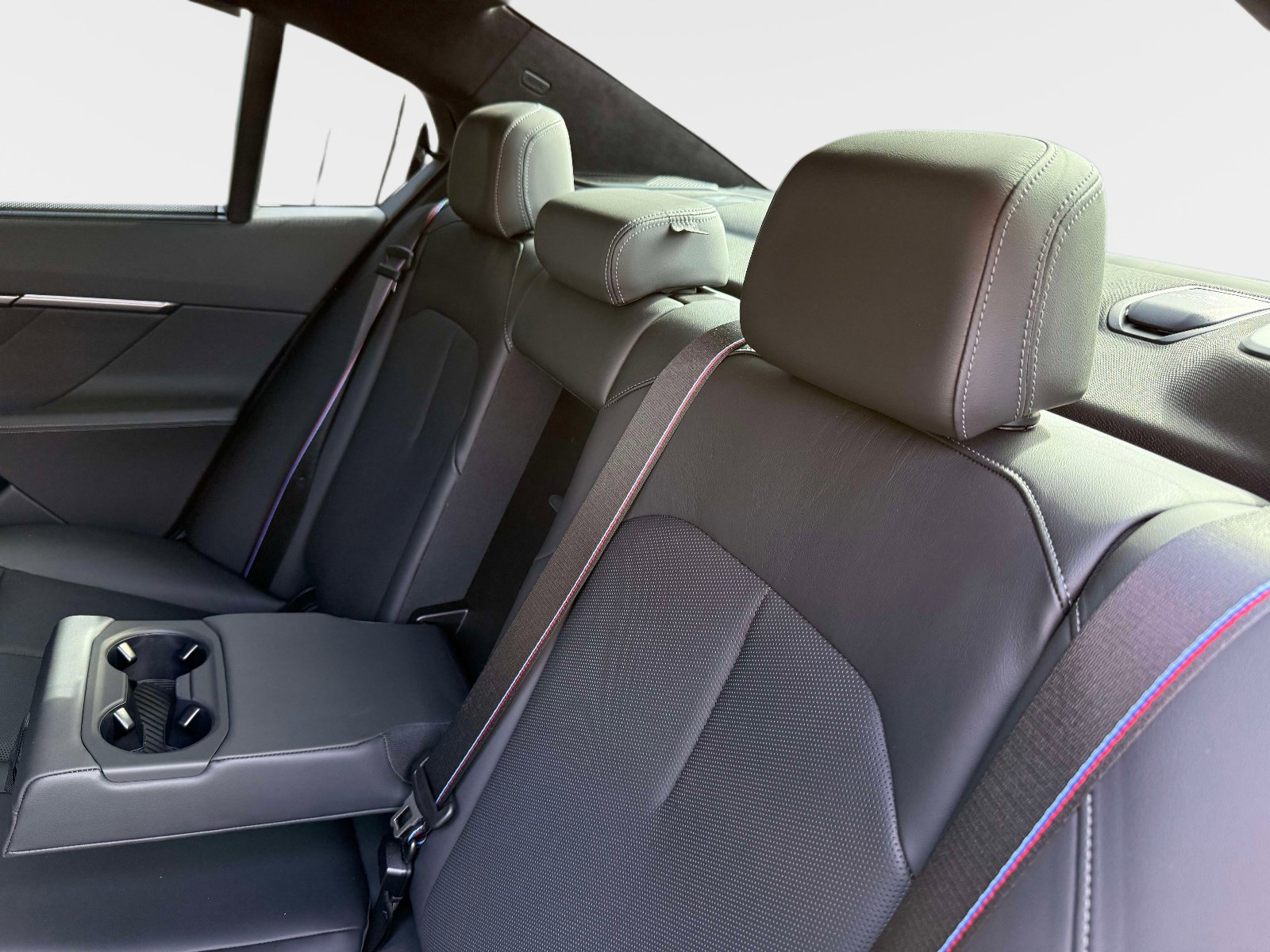 Used 2025 BMW M5 w/ Carbon Package image 26