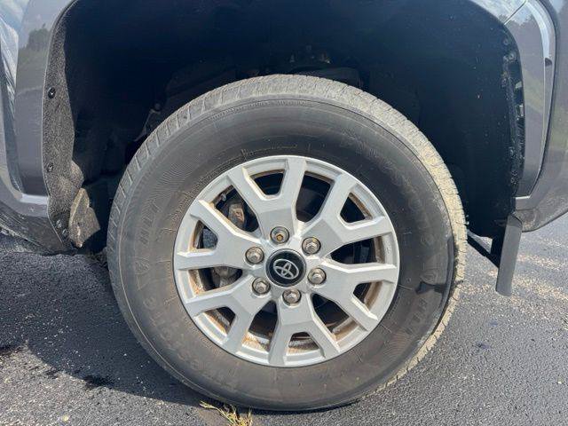 Certified 2024 Toyota Tacoma SR5 AWD/4WD image 9