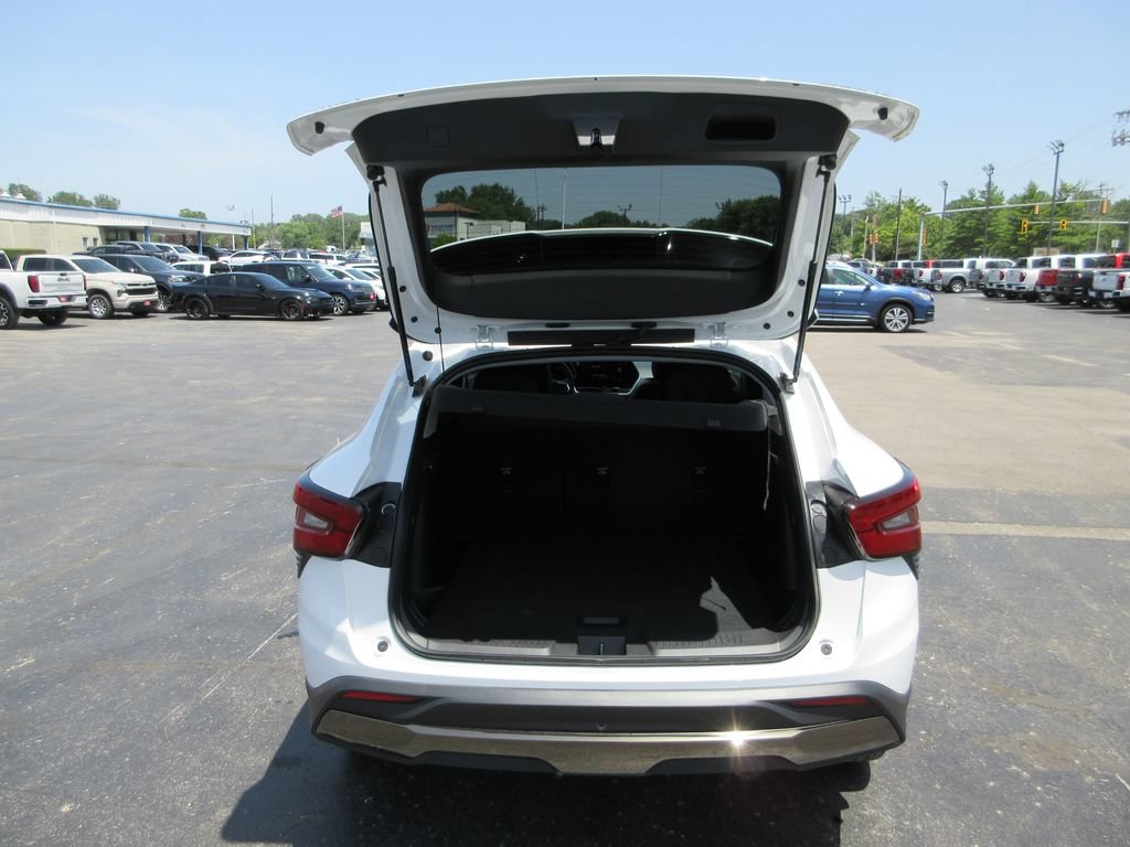 Certified 2025 Chevrolet Trax ACTIV w/ Driver Confidence Package FWD image 8
