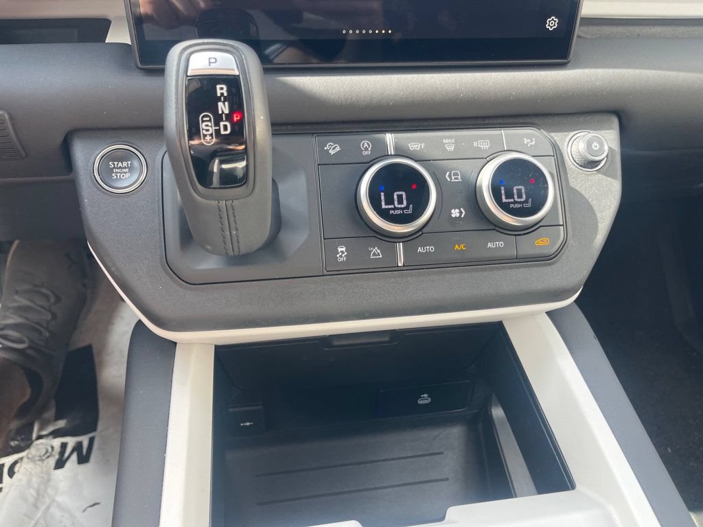Used 2025 Land Rover Defender 110 S AWD/4WD image 18