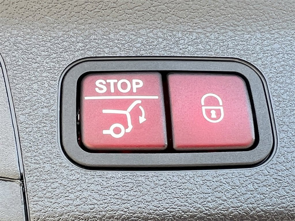 Used 2023 Mercedes-Benz GLS 450 4MATIC image 15