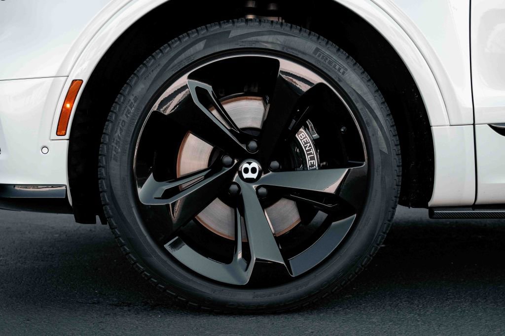 Used 2021 Bentley Bentayga image 21