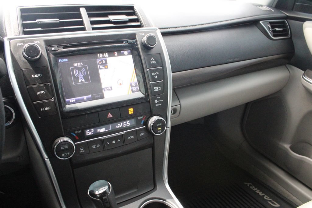Used 2015 Toyota Camry XLE w/ Moonroof Package FWD image 25