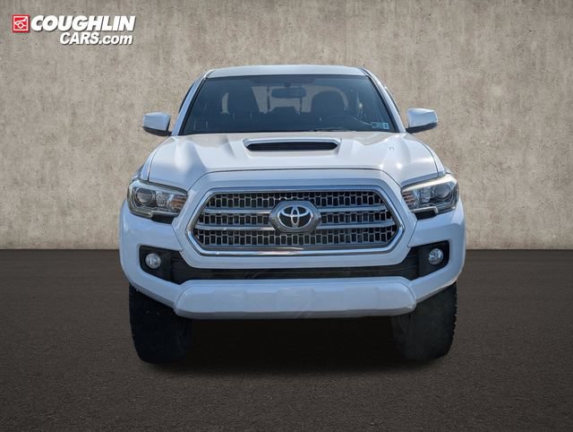 Used 2016 Toyota Tacoma TRD Sport w/ Towing Package AWD/4WD image 2