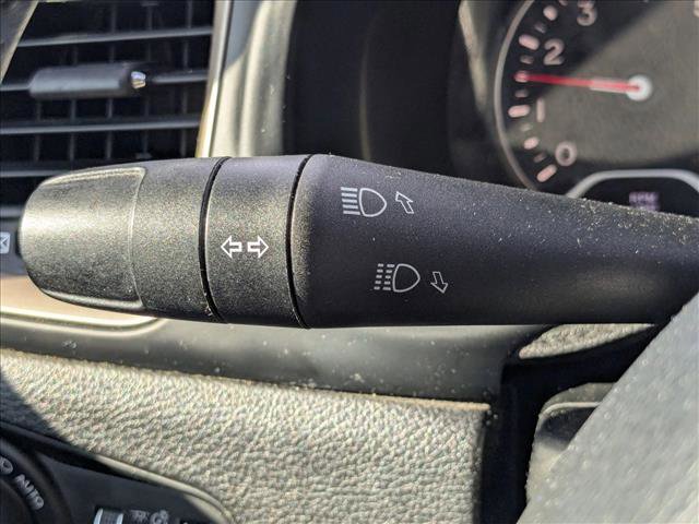 Used 2017 Jeep Renegade Latitude w/ Popular Equipment Group image 6