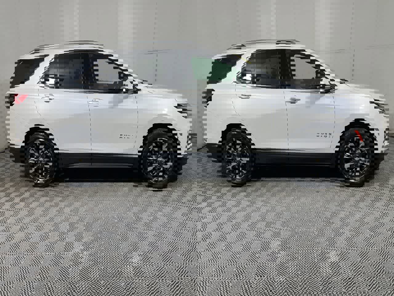 Used 2022 Chevrolet Equinox Premier image 9