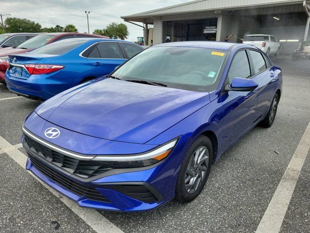 Used 2025 Hyundai Elantra Hybrid FWD image 8