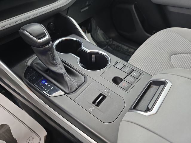 Used 2024 Toyota Highlander LE image 38
