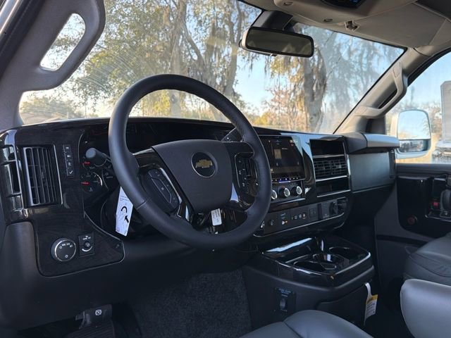 New 2025 Chevrolet Express 2500 Work Van 3D Extended Cargo Van w/ Driver Convenience Package image 21
