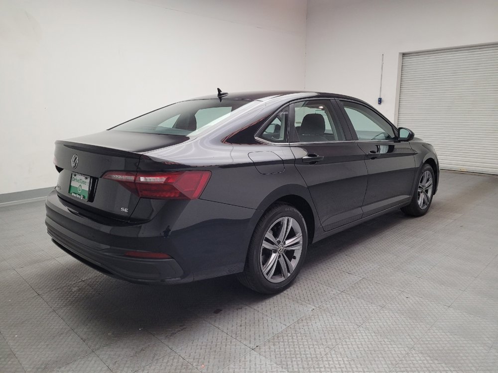 Used 2024 Volkswagen Jetta SE image 9