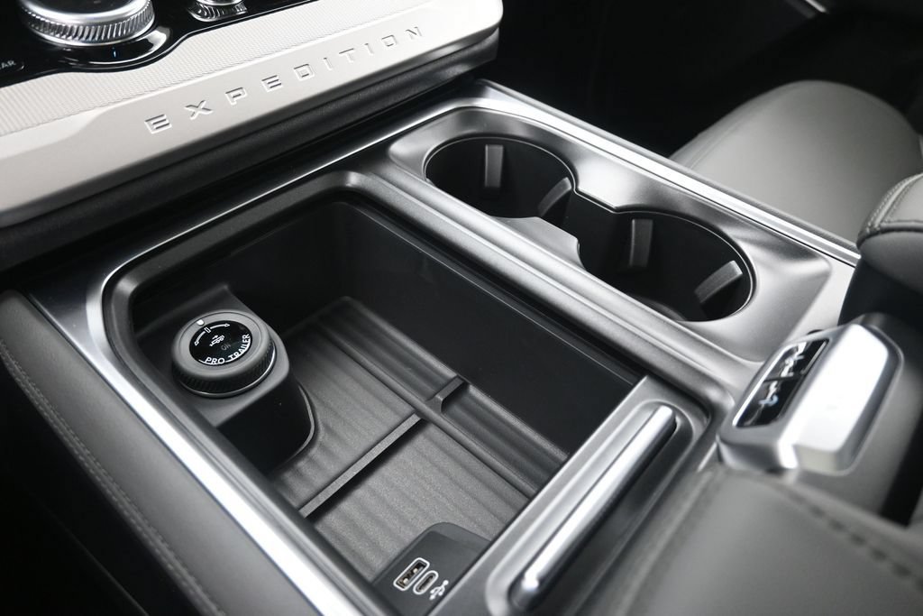 New 2026 Ford Expedition Active RWD image 30