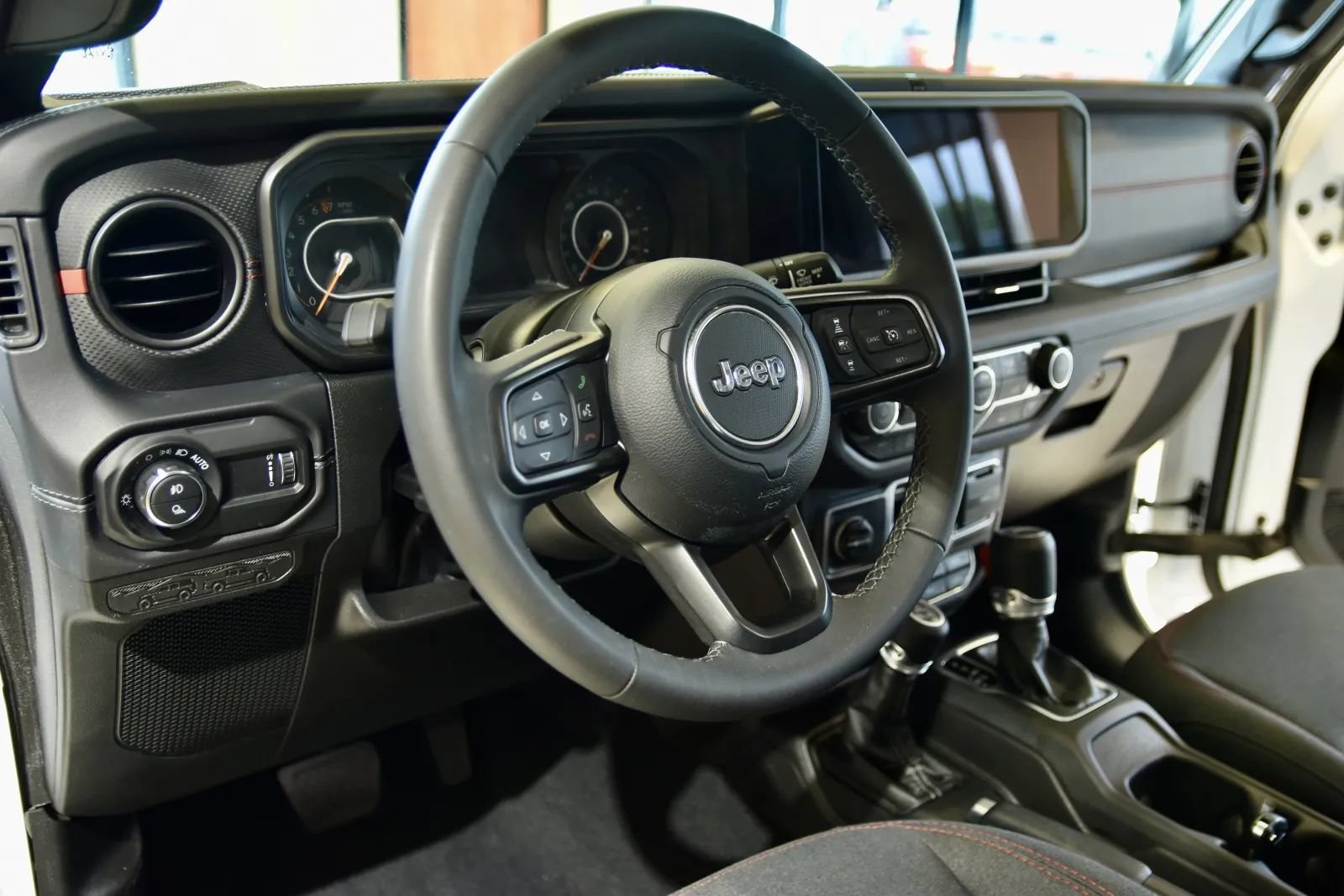Used 2026 Jeep Gladiator Rubicon AWD/4WD image 13