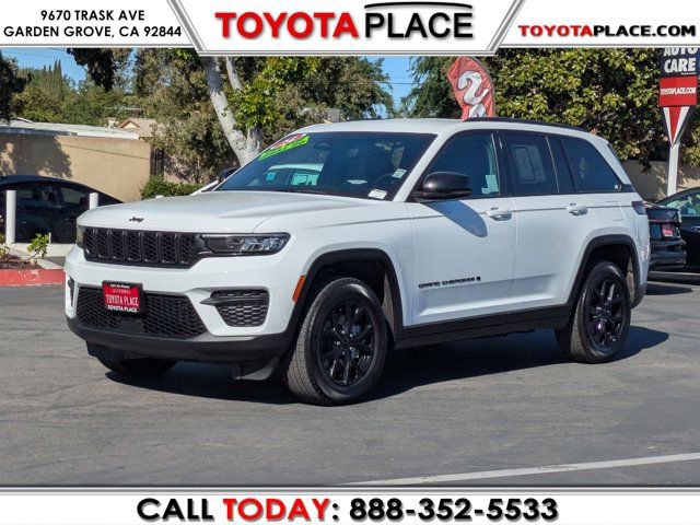 Used 2024 Jeep Grand Cherokee Altitude image 1