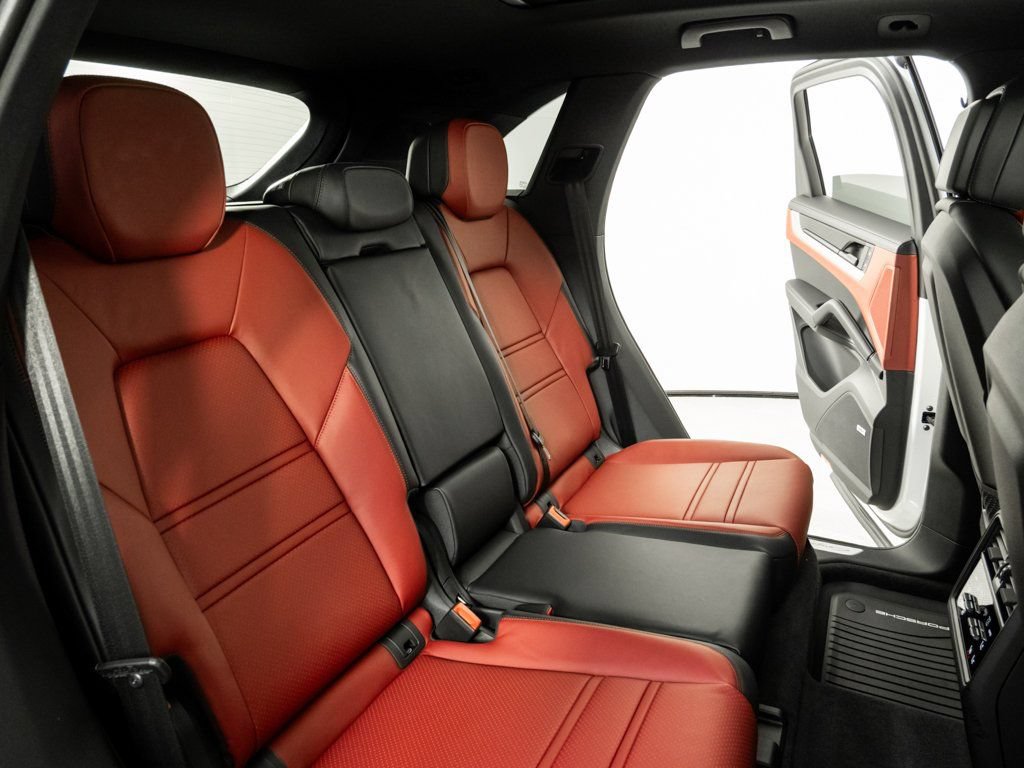 Certified 2026 Porsche Cayenne AWD/4WD image 22