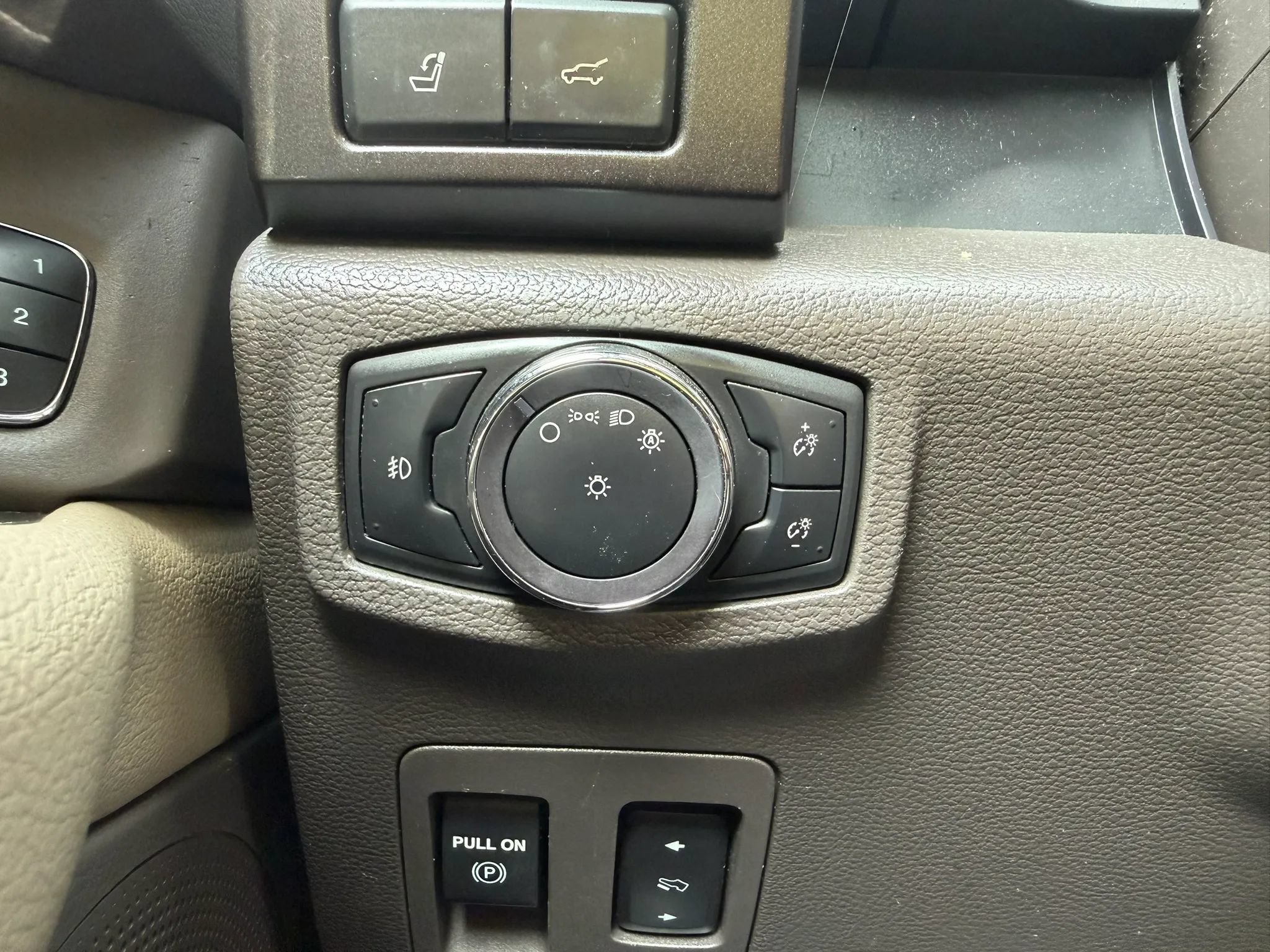 Used 2020 Ford Expedition Limited RWD image 25