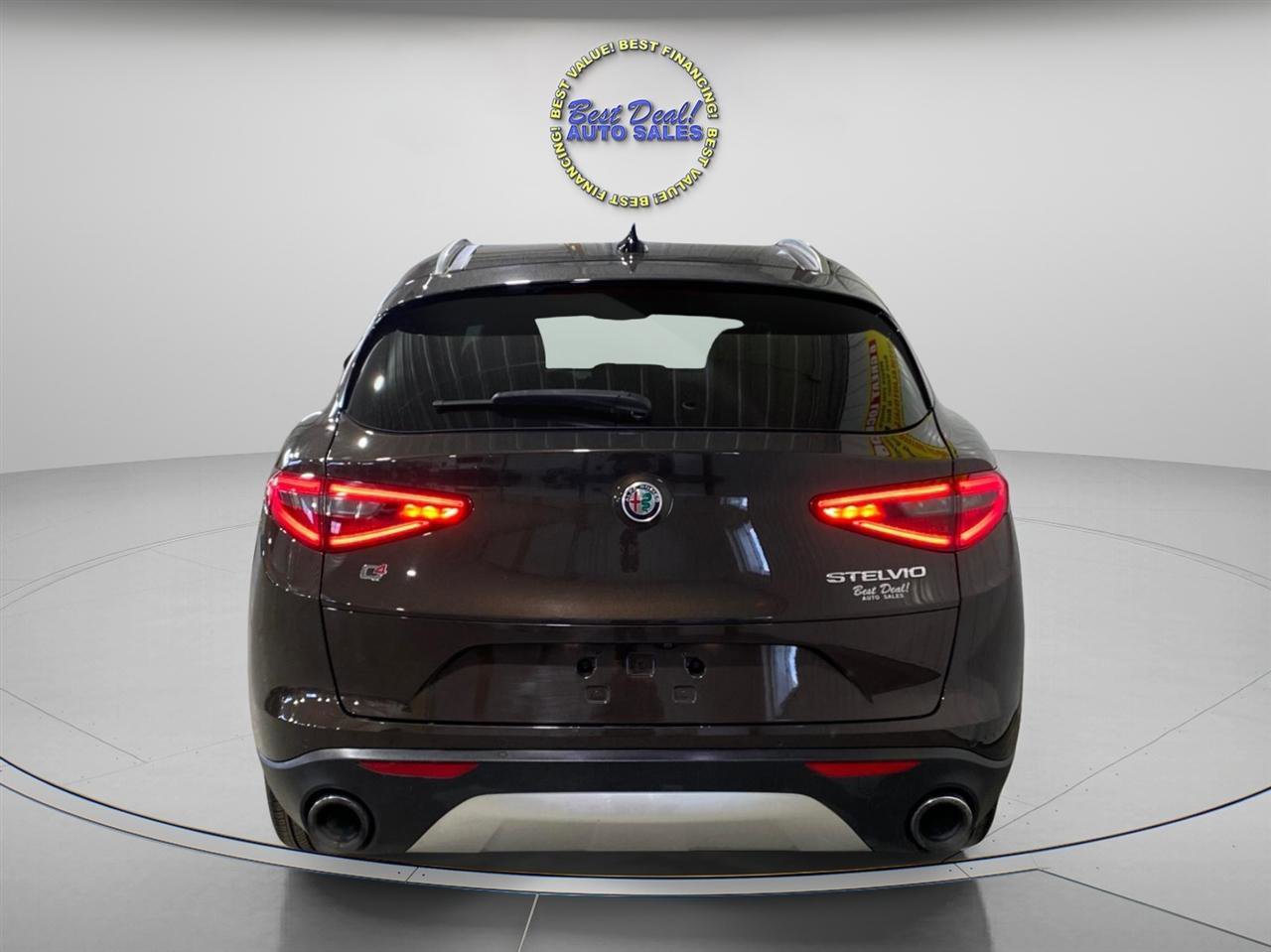 Used 2018 Alfa Romeo Stelvio AWD image 5