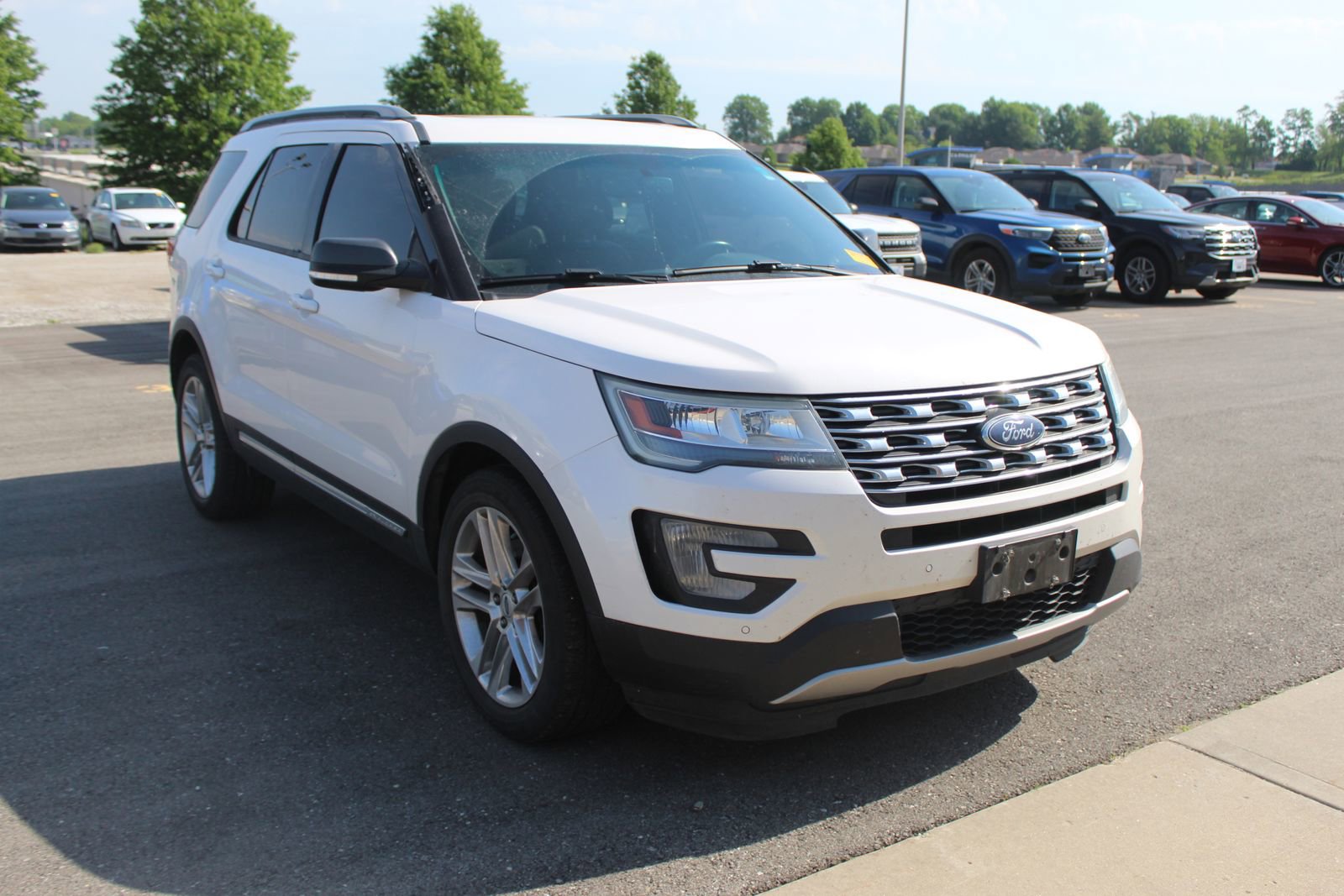 Used 2016 Ford Explorer XLT w/ Equipment Group 202A FWD image 8