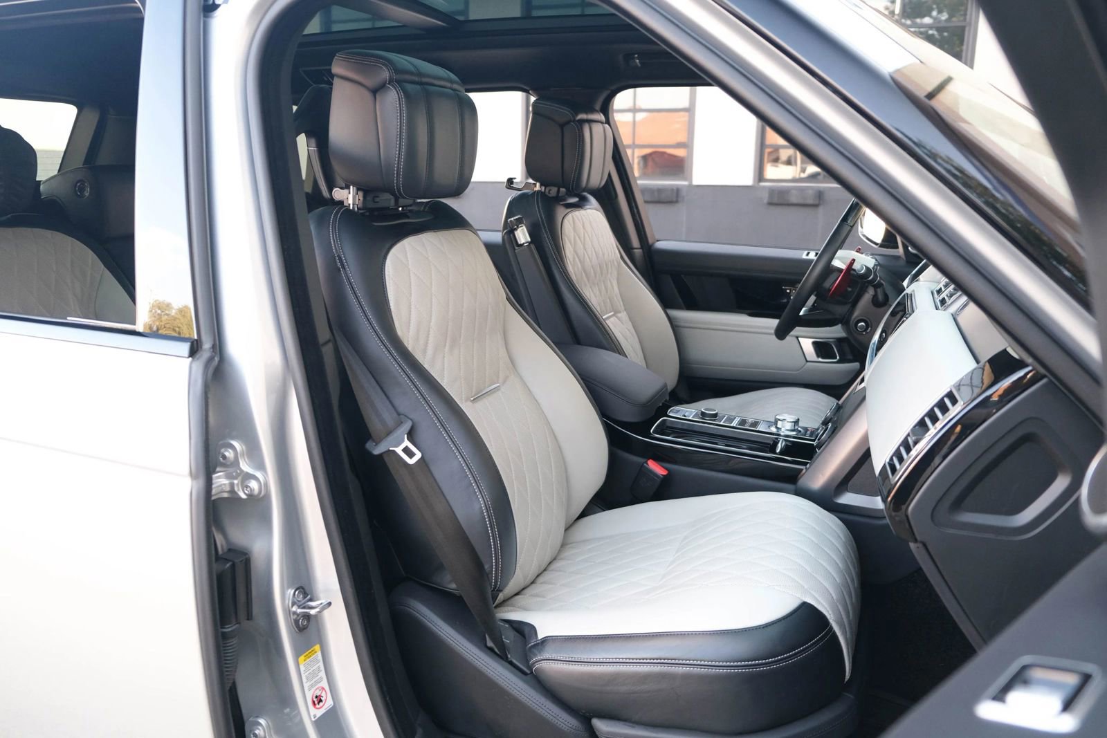 Used 2020 Land Rover Range Rover SV Autobiography Dynamic image 35