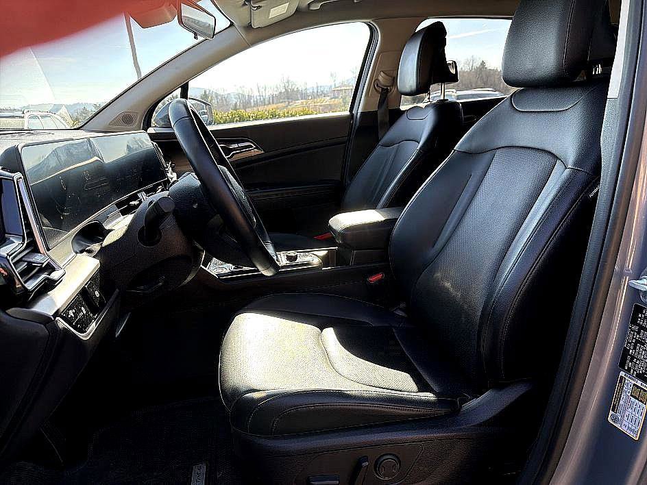 Used 2023 Kia Sportage EX image 11