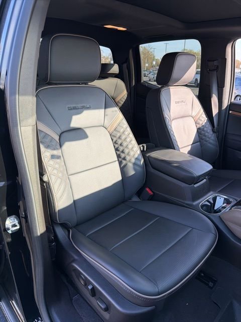 Used 2024 GMC Canyon Denali image 21