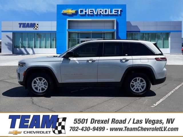 Used 2025 Jeep Grand Cherokee Laredo w/ Trailer Tow Package AWD/4WD video 1