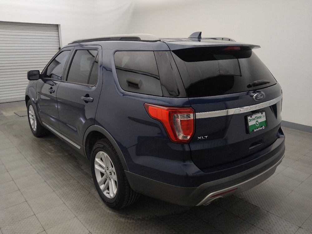 Used 2017 Ford Explorer XLT FWD image 5