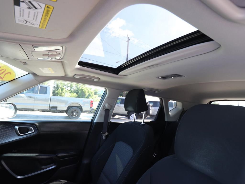 Used 2023 Kia Soul EX FWD image 4